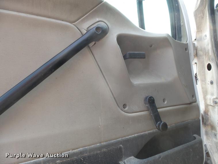 image for item DC3872 1998 Ford LT8513 Louisville 113 feed truck