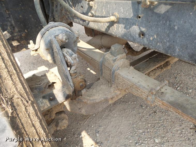 image for item DC3872 1998 Ford LT8513 Louisville 113 feed truck