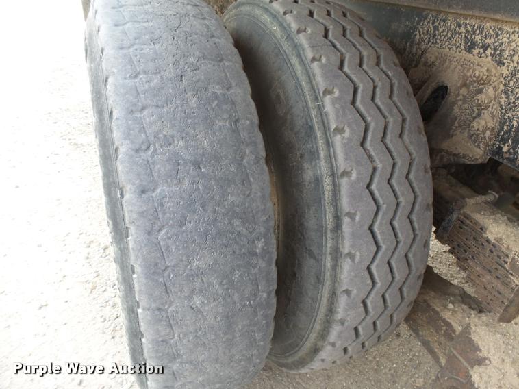 image for item DC3872 1998 Ford LT8513 Louisville 113 feed truck