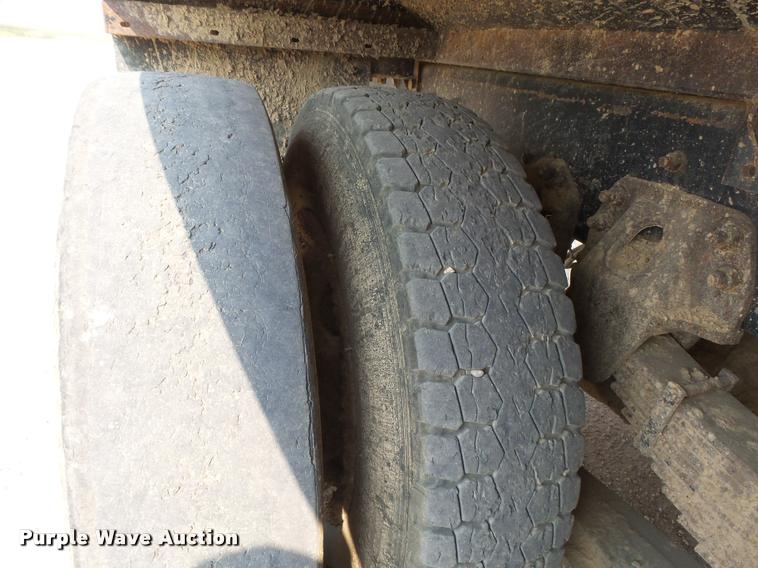 image for item DC3872 1998 Ford LT8513 Louisville 113 feed truck