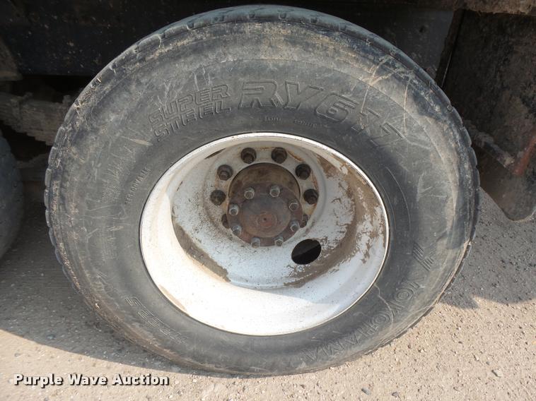 image for item DC3872 1998 Ford LT8513 Louisville 113 feed truck