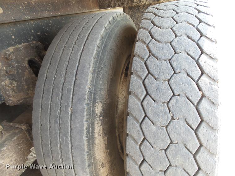 image for item DC3872 1998 Ford LT8513 Louisville 113 feed truck