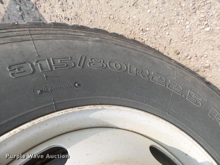 image for item DC3872 1998 Ford LT8513 Louisville 113 feed truck