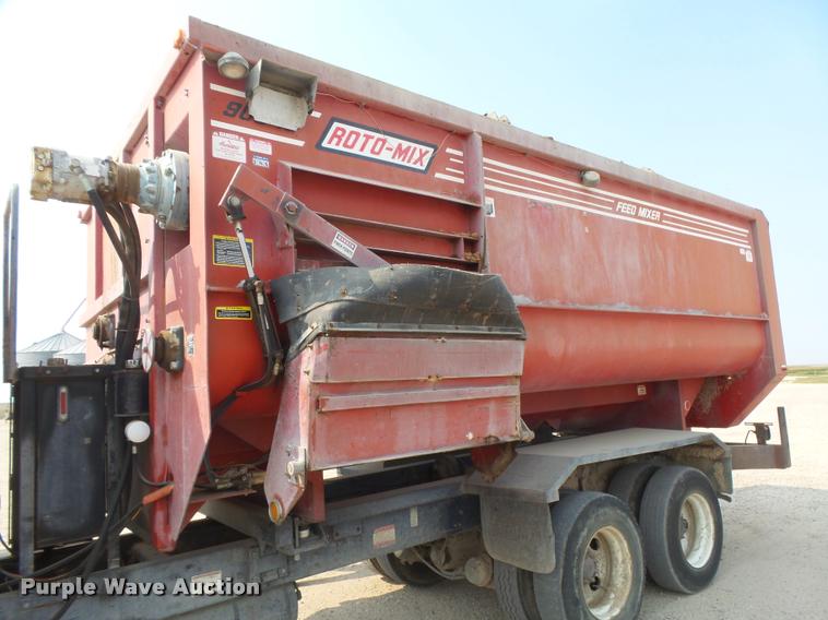 image for item DC3872 1998 Ford LT8513 Louisville 113 feed truck