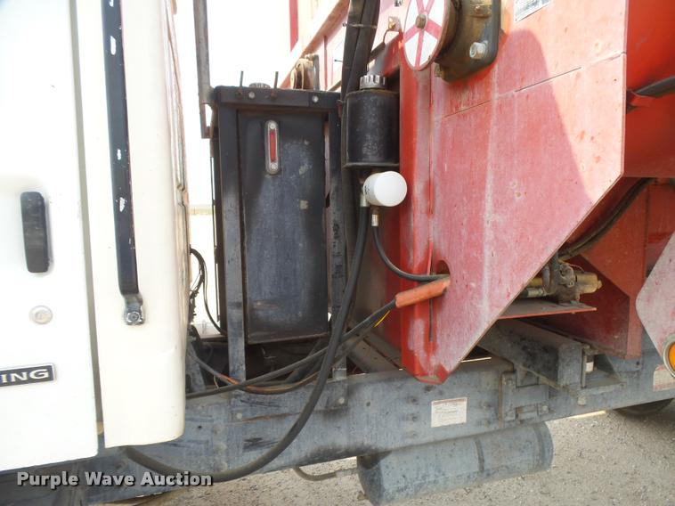 image for item DC3872 1998 Ford LT8513 Louisville 113 feed truck