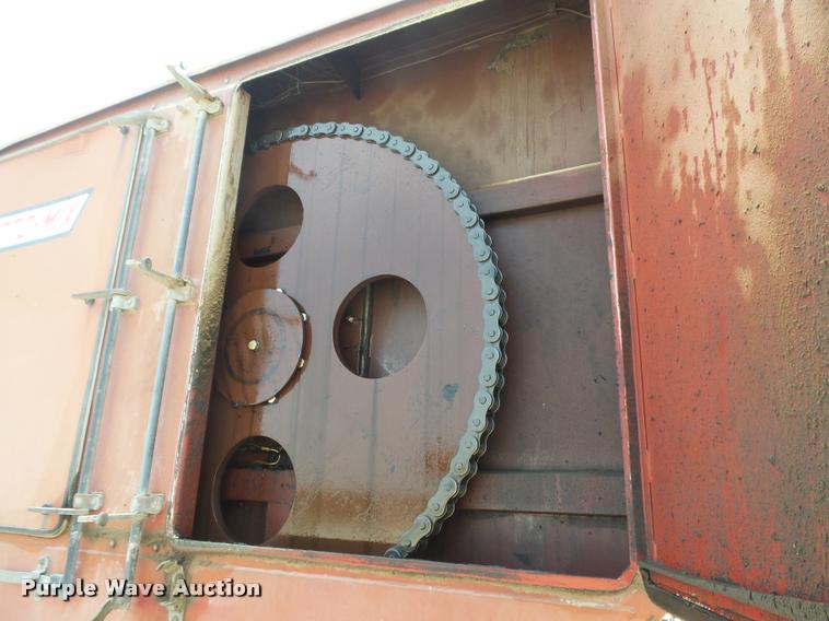 image for item DC3872 1998 Ford LT8513 Louisville 113 feed truck