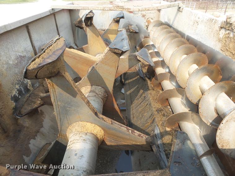 image for item DC3872 1998 Ford LT8513 Louisville 113 feed truck