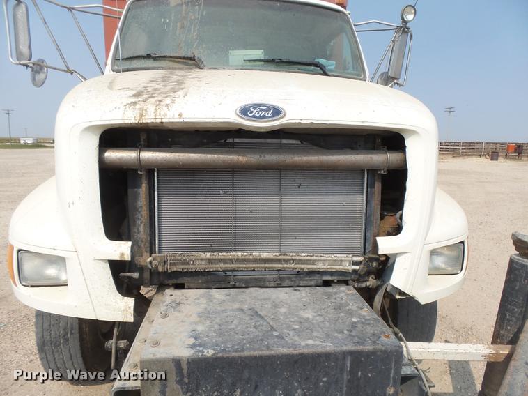 image for item DC3872 1998 Ford LT8513 Louisville 113 feed truck