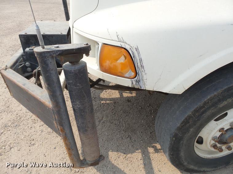 image for item DC3872 1998 Ford LT8513 Louisville 113 feed truck