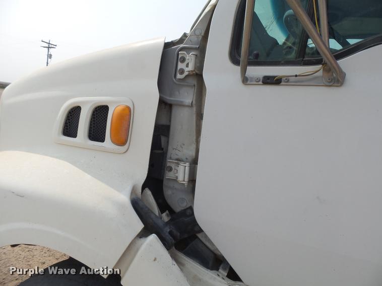 image for item DC3872 1998 Ford LT8513 Louisville 113 feed truck