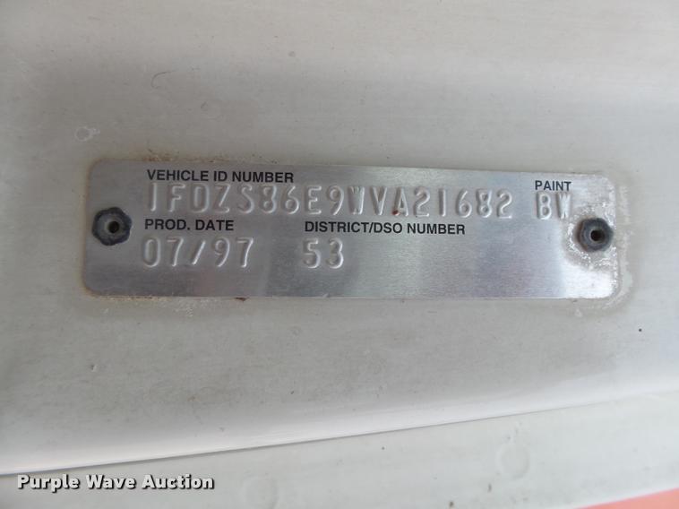 image for item DC3872 1998 Ford LT8513 Louisville 113 feed truck