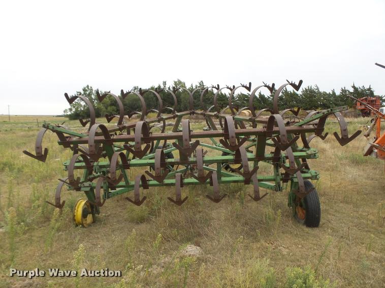 image for item DC3880 John Deere FF100H field cultivator