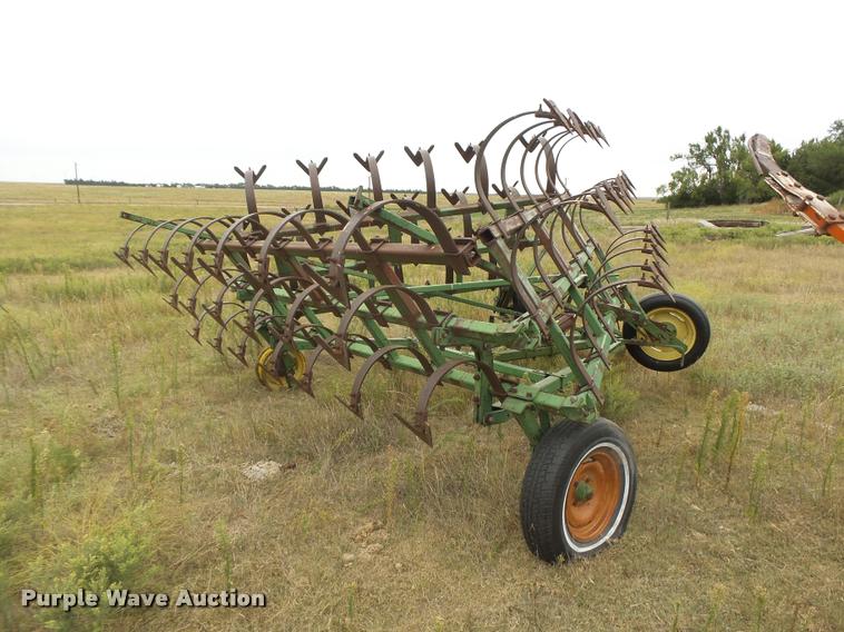 image for item DC3880 John Deere FF100H field cultivator