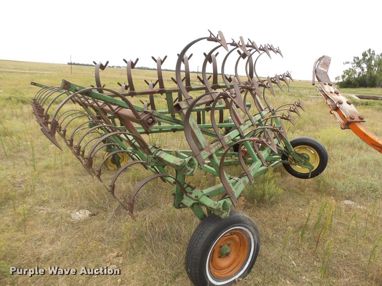 image for item DC3880 John Deere FF100H field cultivator