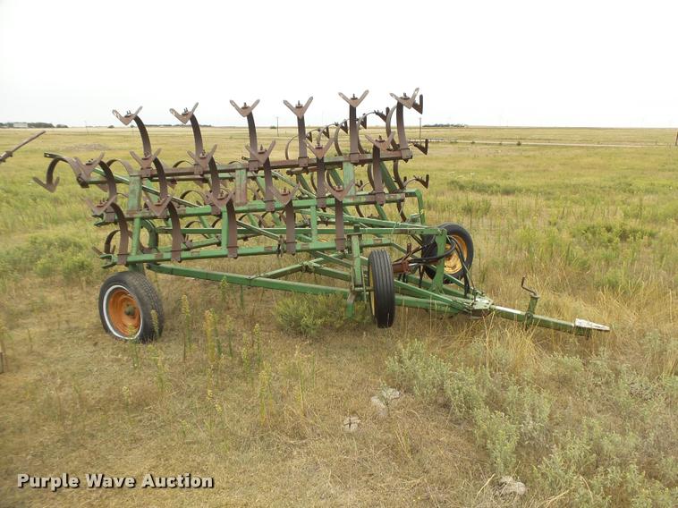 image for item DC3880 John Deere FF100H field cultivator