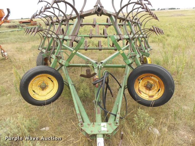 image for item DC3880 John Deere FF100H field cultivator