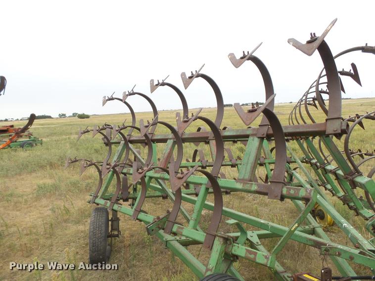 image for item DC3880 John Deere FF100H field cultivator