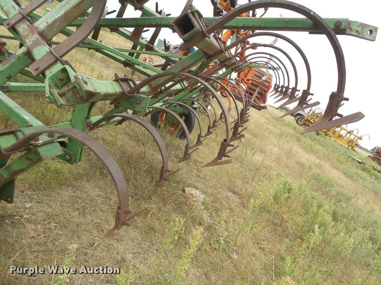 image for item DC3880 John Deere FF100H field cultivator