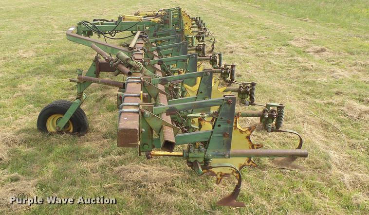 image for item DC3896 John Deere front mounted cultivator