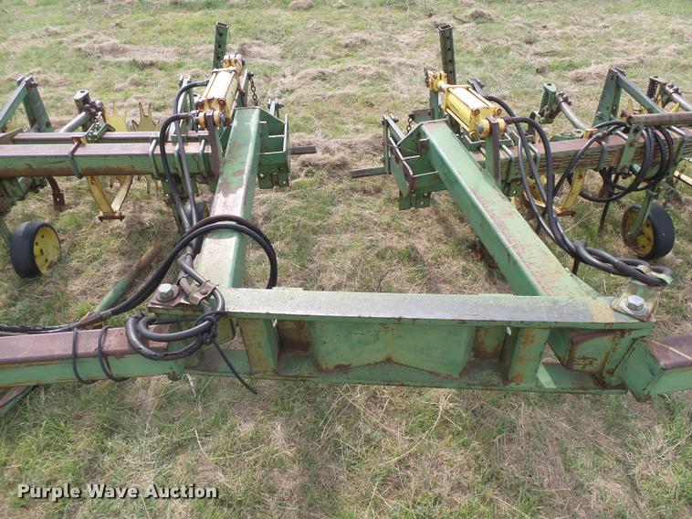 image for item DC3896 John Deere front mounted cultivator