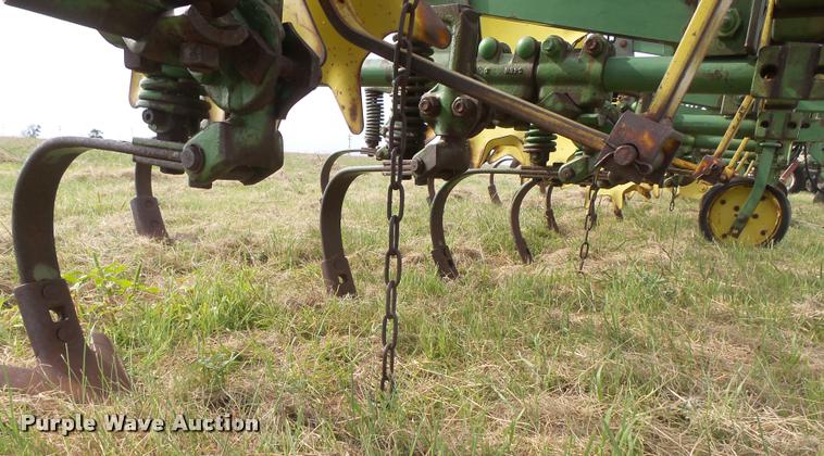 image for item DC3896 John Deere front mounted cultivator