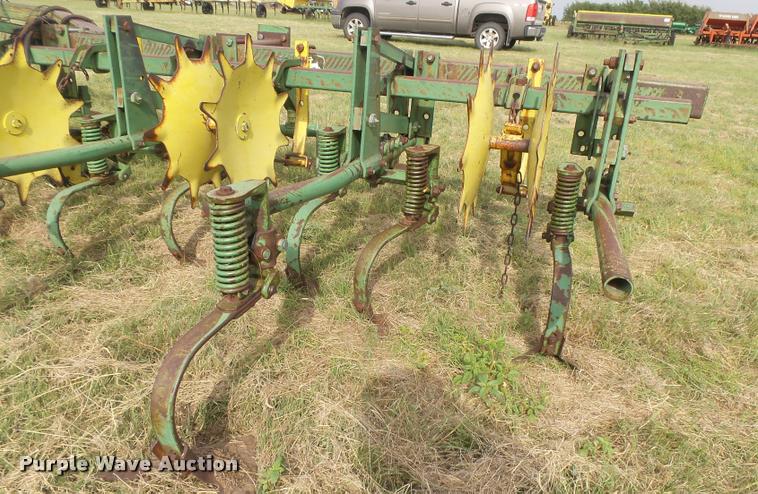 image for item DC3896 John Deere front mounted cultivator