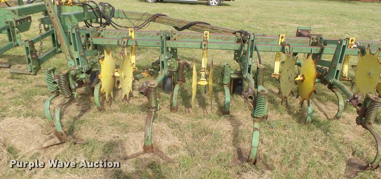image for item DC3896 John Deere front mounted cultivator