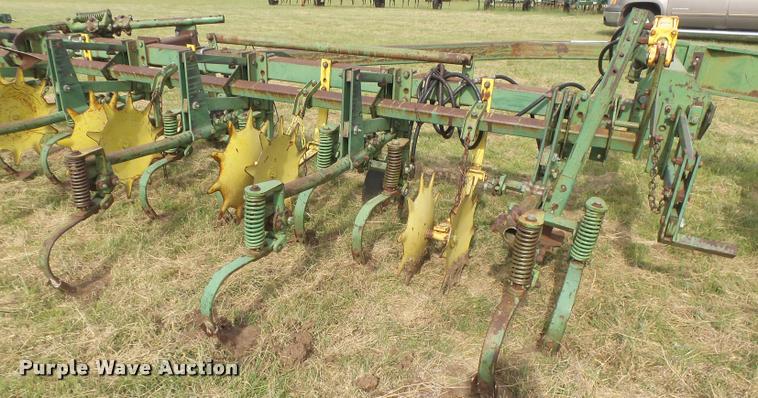 image for item DC3896 John Deere front mounted cultivator