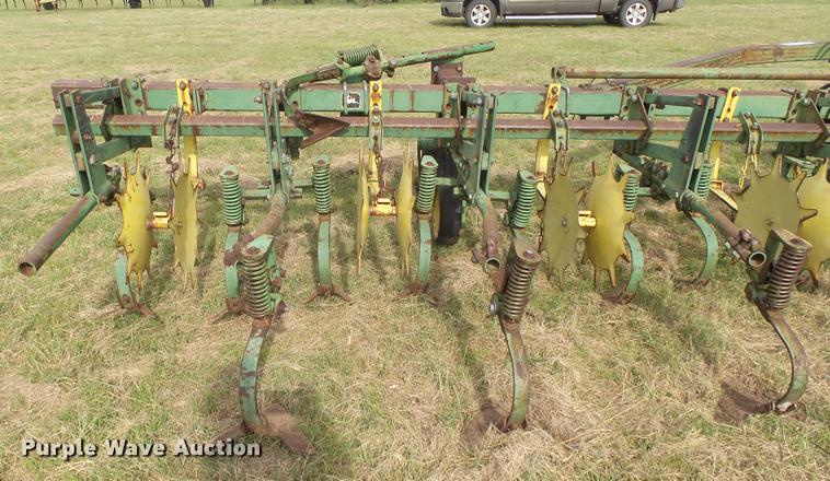 image for item DC3896 John Deere front mounted cultivator