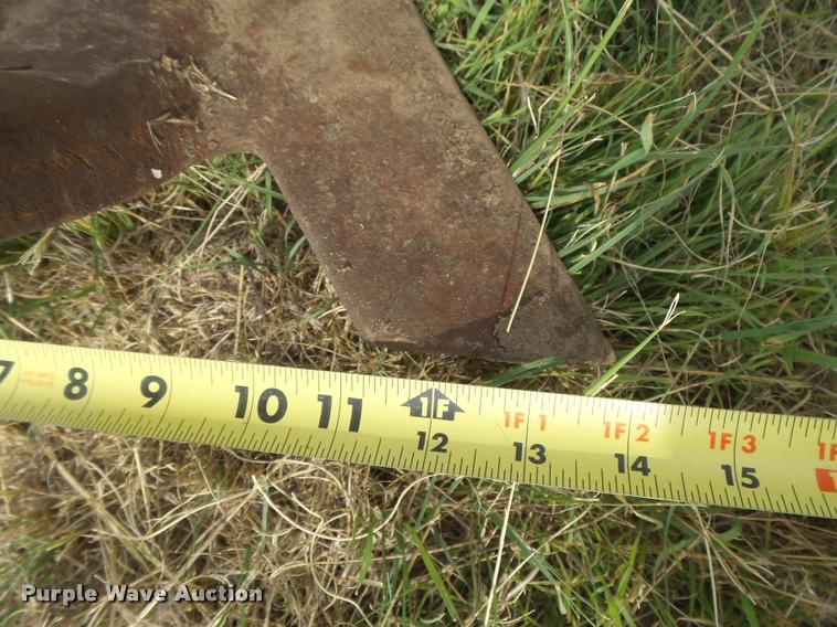 image for item DC3896 John Deere front mounted cultivator