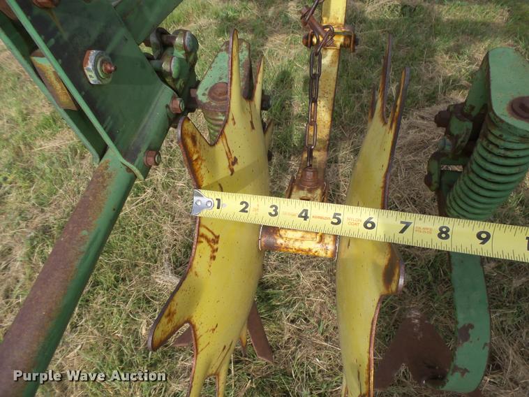 image for item DC3896 John Deere front mounted cultivator