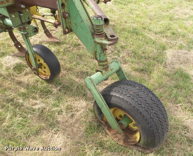 image for item DC3896 John Deere front mounted cultivator