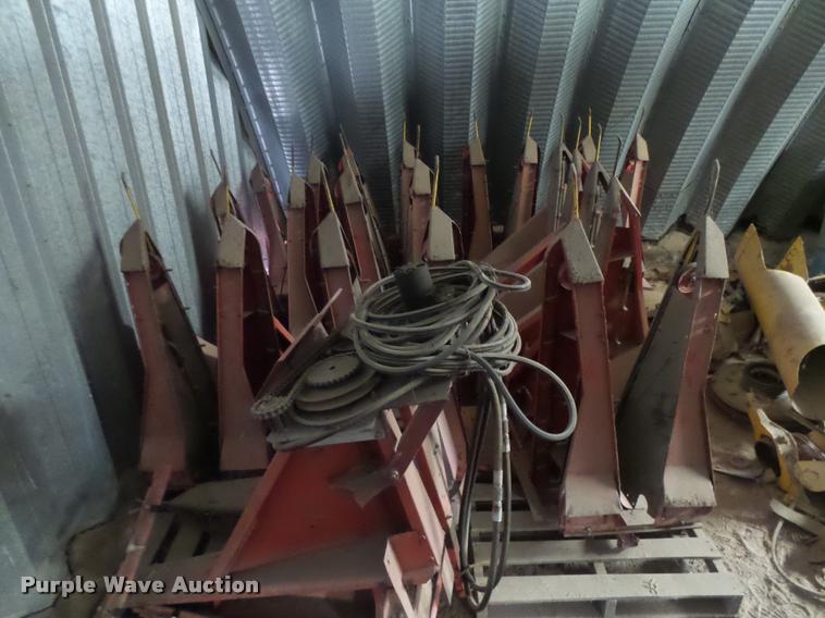 image for item DC3901 (12) Hesston Head Hunter units