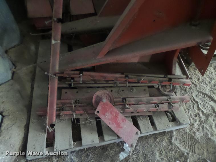 image for item DC3901 (12) Hesston Head Hunter units