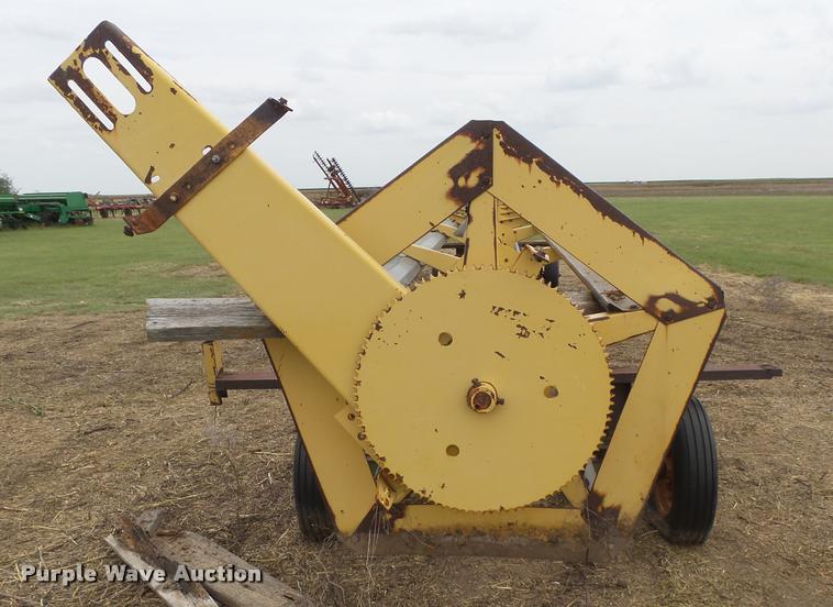 image for item DC3904 New Holland bat reel