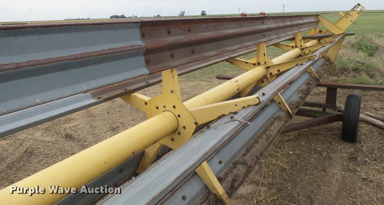 image for item DC3904 New Holland bat reel