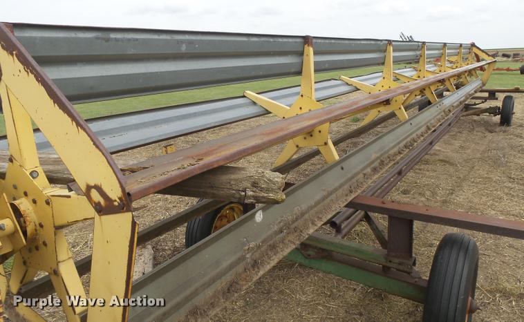 image for item DC3904 New Holland bat reel