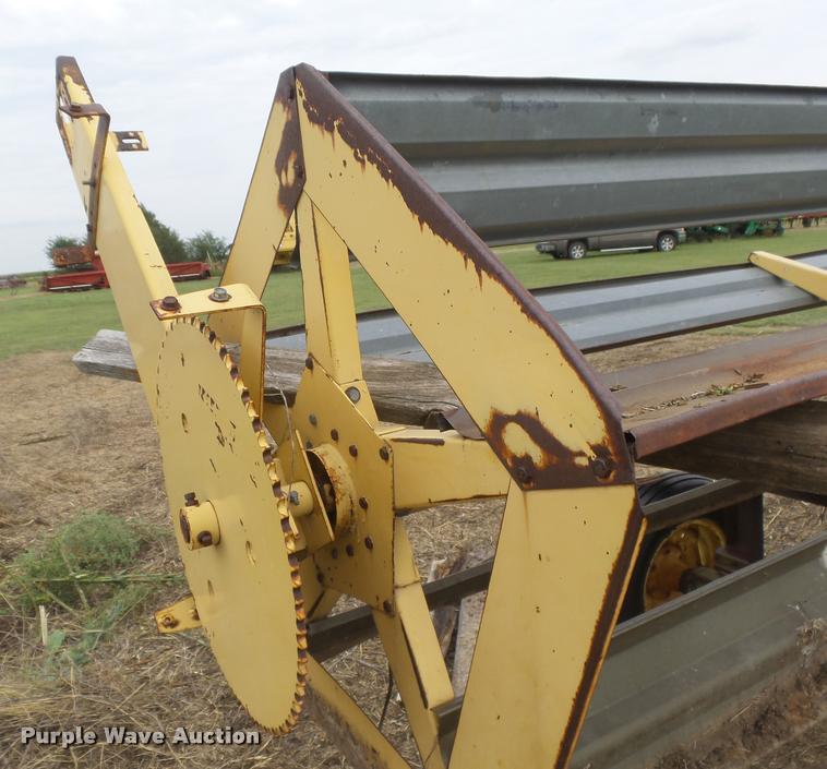 image for item DC3904 New Holland bat reel