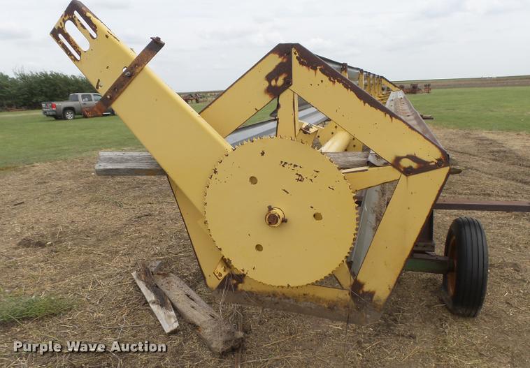 image for item DC3904 New Holland bat reel