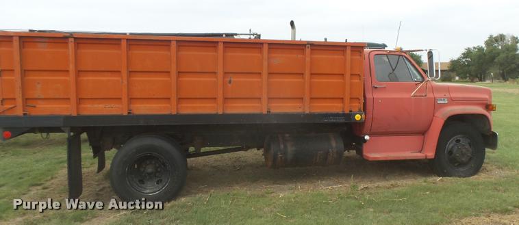 image for item DC3905 1978 GMC Sierra 6000 grain truck