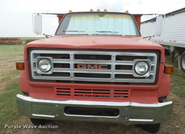 image for item DC3905 1978 GMC Sierra 6000 grain truck