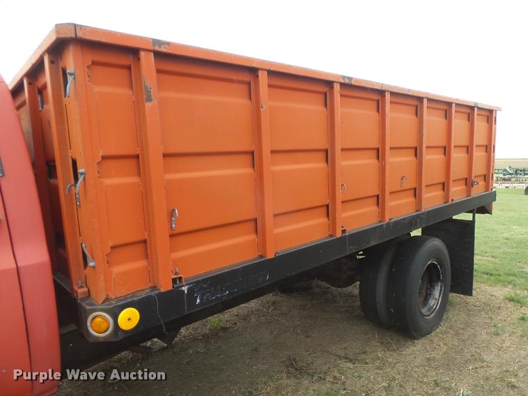 image for item DC3905 1978 GMC Sierra 6000 grain truck