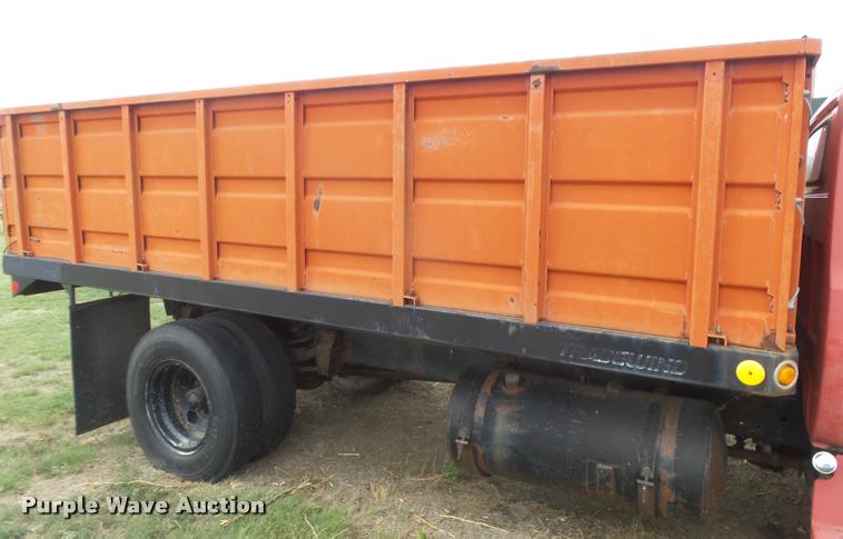 image for item DC3905 1978 GMC Sierra 6000 grain truck