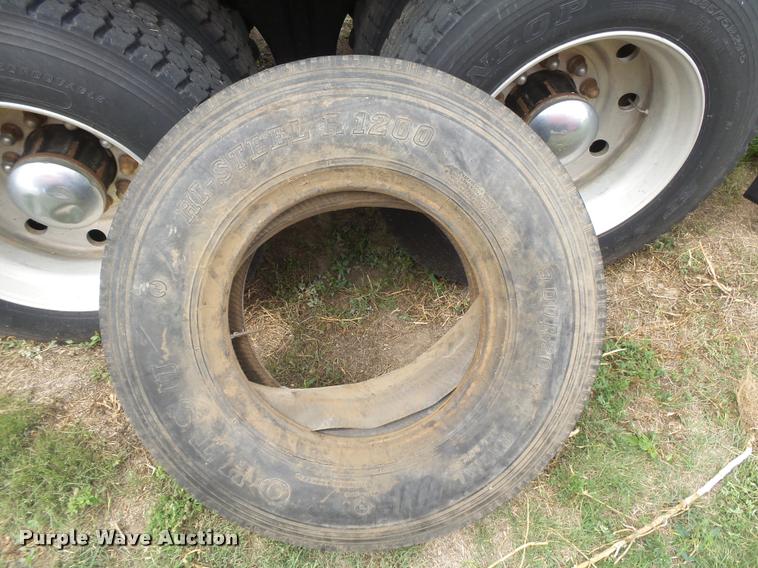 image for item DC3905 1978 GMC Sierra 6000 grain truck