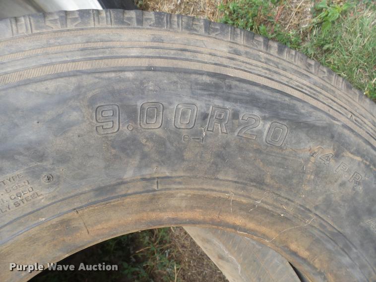 image for item DC3905 1978 GMC Sierra 6000 grain truck