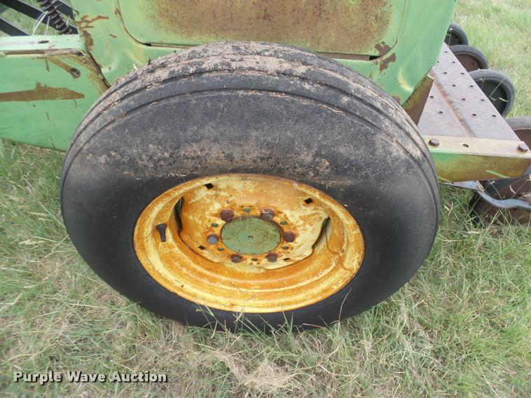 image for item DC3910 (2) John Deere 8200 hoe grain drills