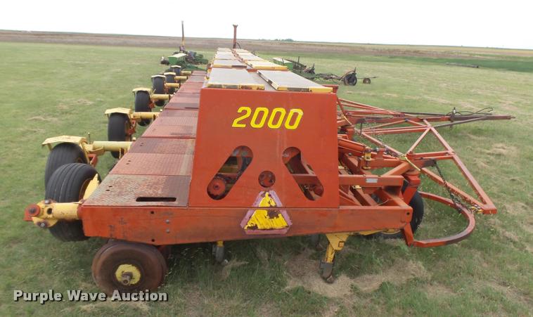 image for item DC3911 1981 Versatile Noble 2000 hoe grain drill