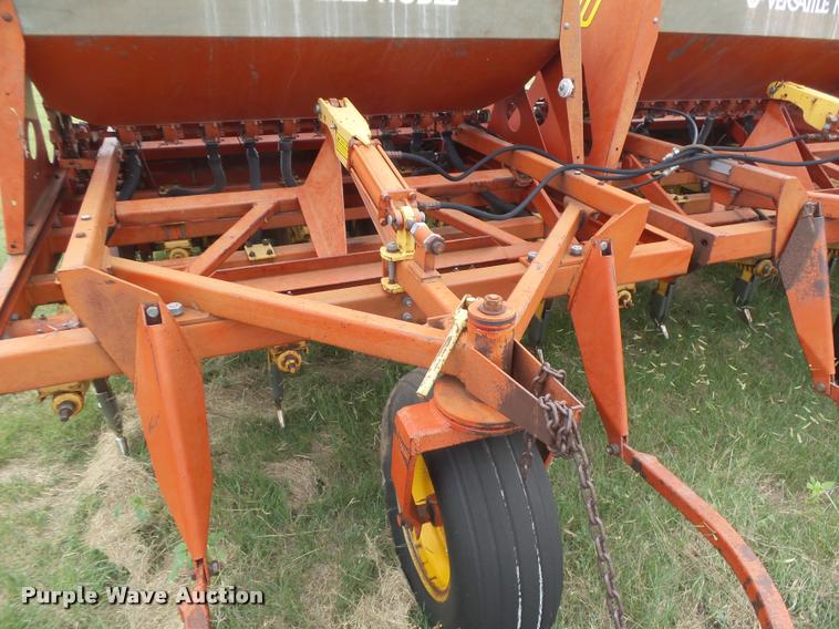 image for item DC3911 1981 Versatile Noble 2000 hoe grain drill