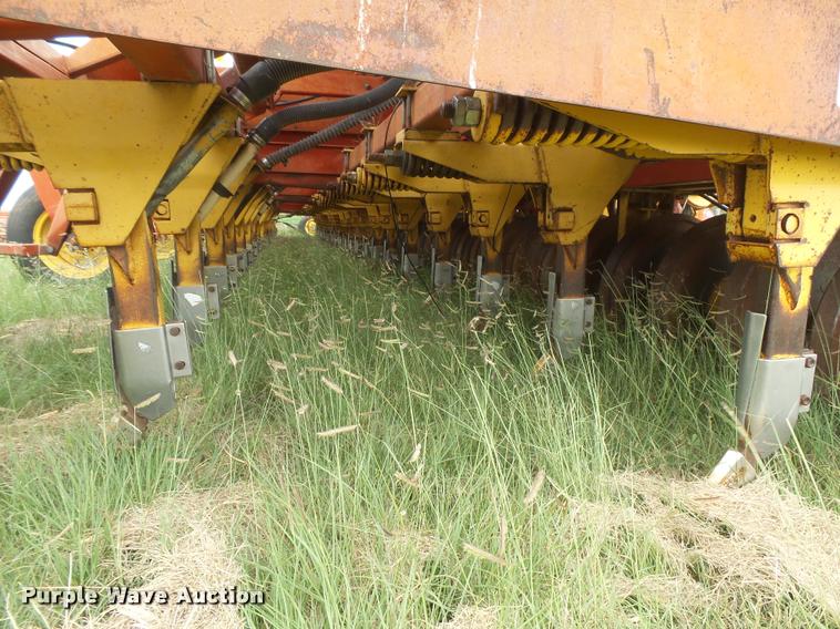 image for item DC3911 1981 Versatile Noble 2000 hoe grain drill