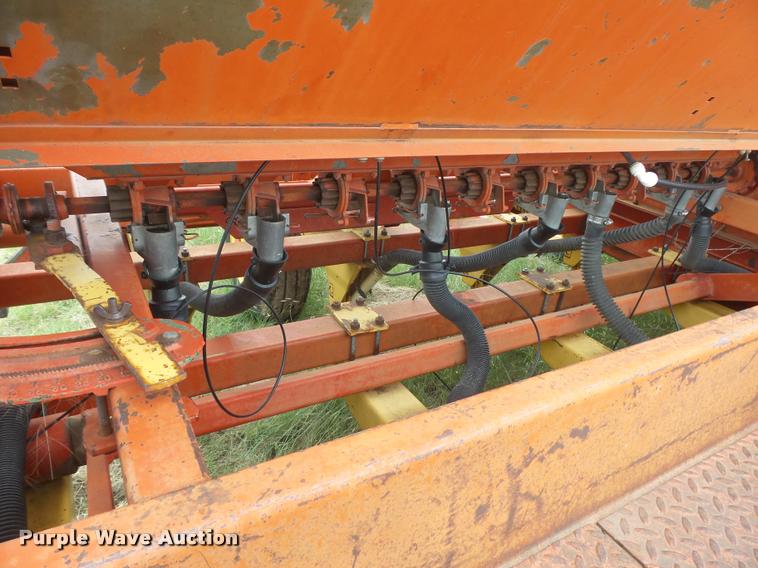 image for item DC3911 1981 Versatile Noble 2000 hoe grain drill